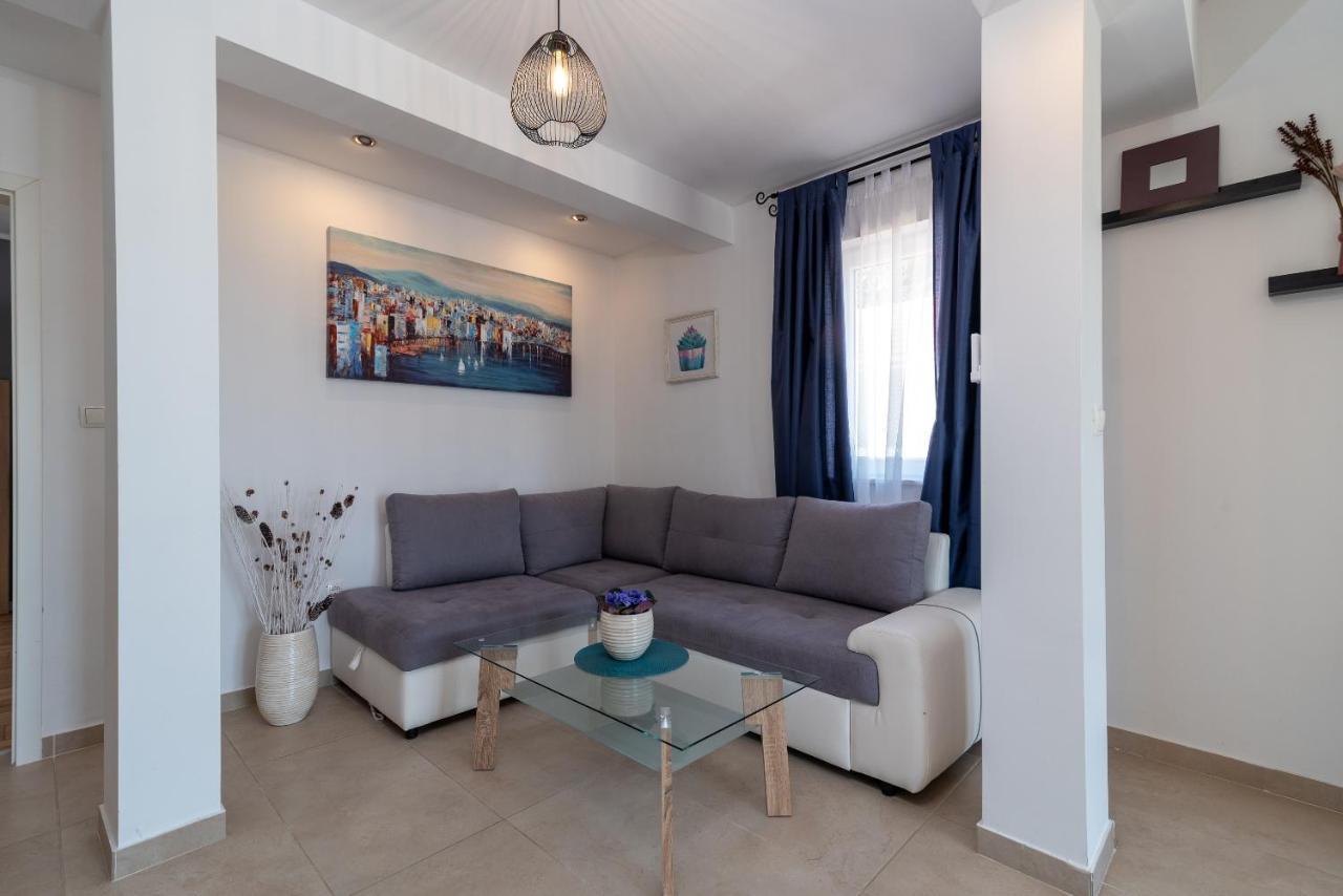 Apartments Dobrila Kaštel Novi المظهر الخارجي الصورة
