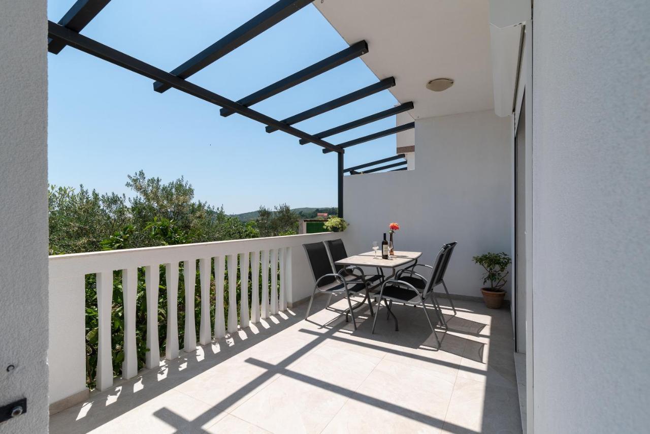 Apartments Dobrila Kaštel Novi المظهر الخارجي الصورة