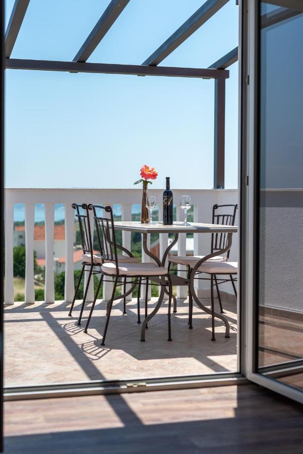 Apartments Dobrila Kaštel Novi المظهر الخارجي الصورة