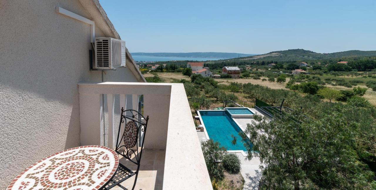 Apartments Dobrila Kaštel Novi المظهر الخارجي الصورة