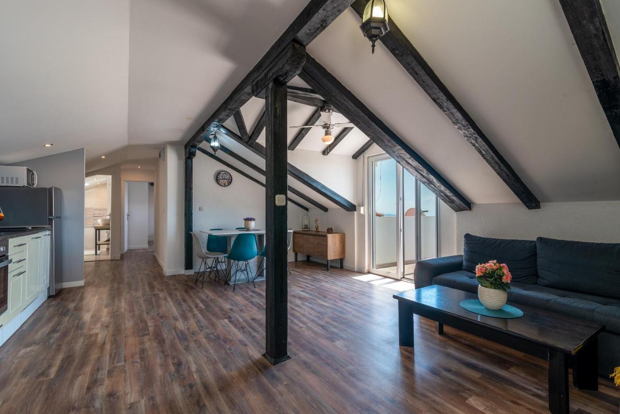 Apartments Dobrila Kaštel Novi المظهر الخارجي الصورة
