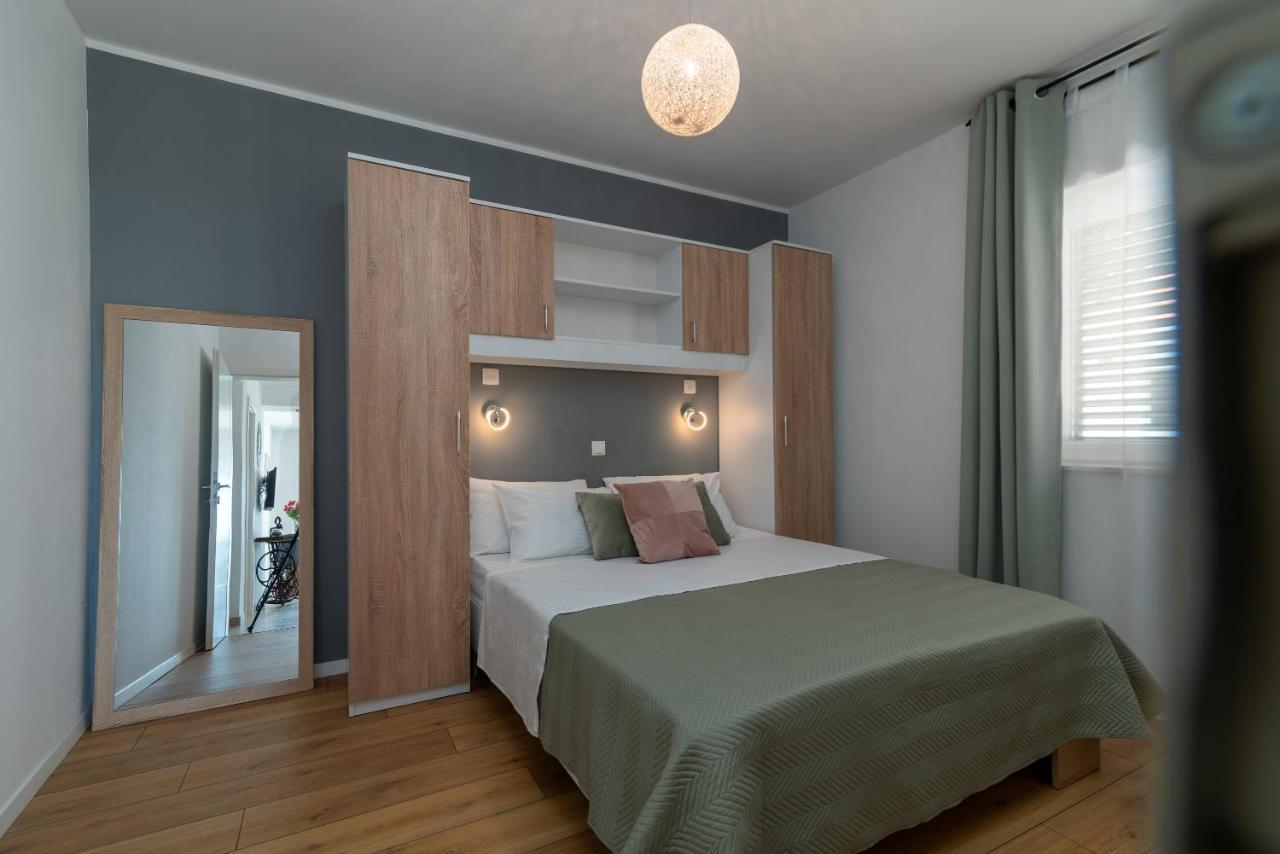 Apartments Dobrila Kaštel Novi المظهر الخارجي الصورة