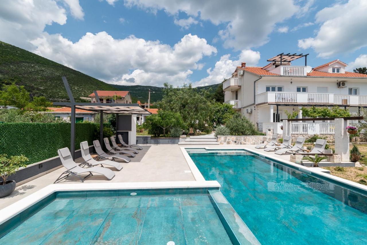 Apartments Dobrila Kaštel Novi المظهر الخارجي الصورة