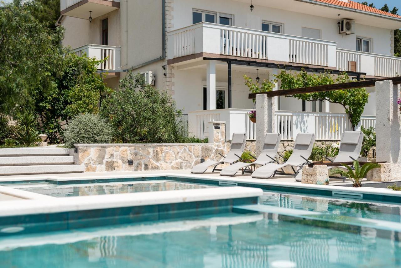 Apartments Dobrila Kaštel Novi المظهر الخارجي الصورة