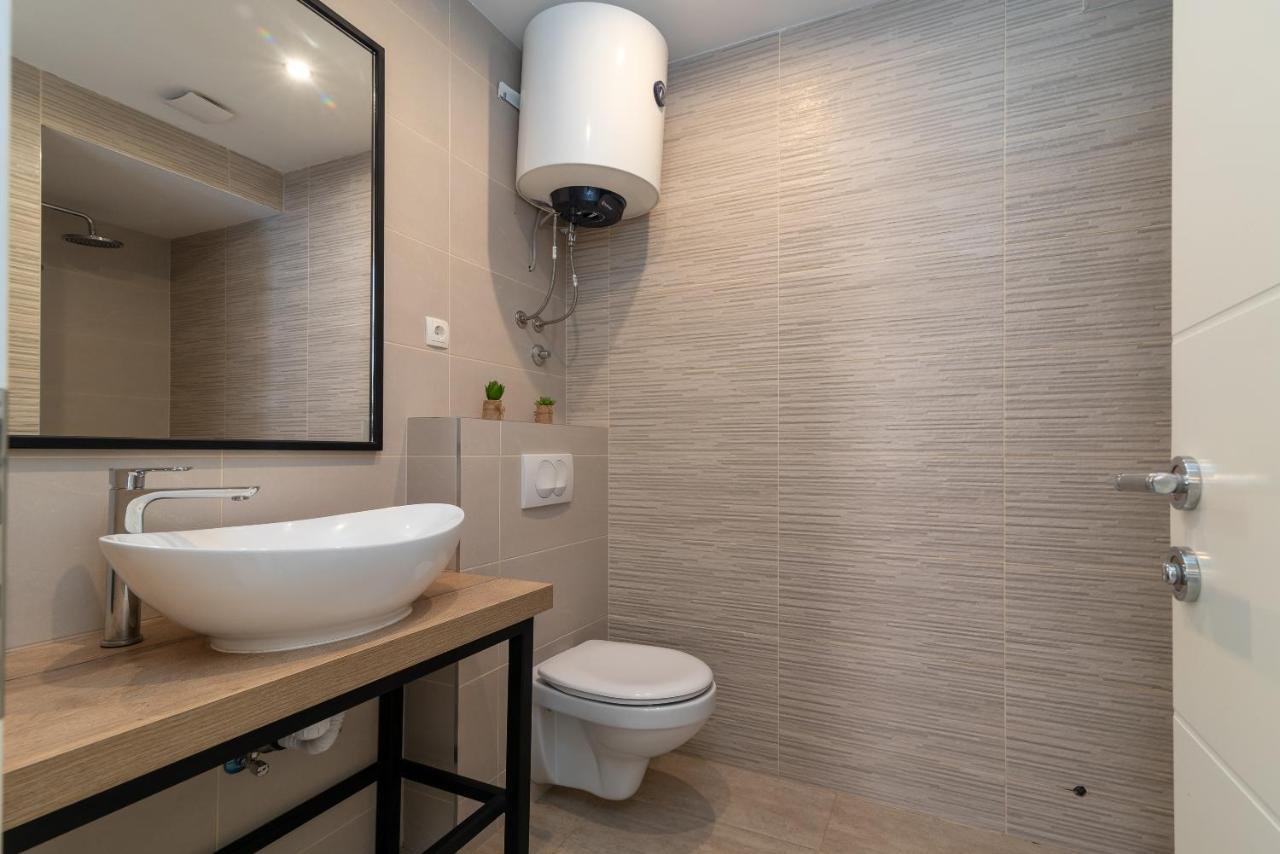 Apartments Dobrila Kaštel Novi المظهر الخارجي الصورة