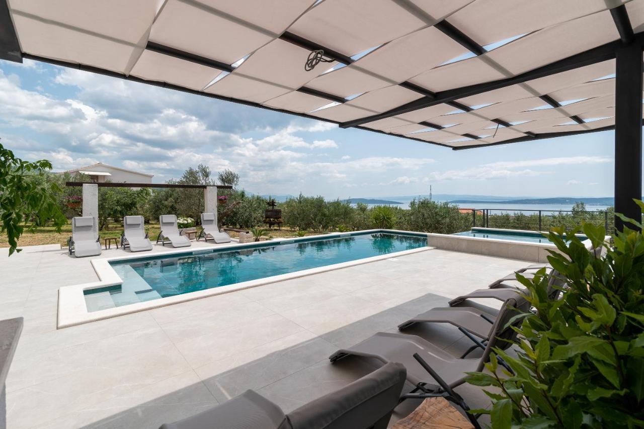 Apartments Dobrila Kaštel Novi المظهر الخارجي الصورة